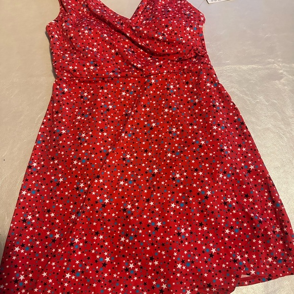 Lands' End Red Floral Women's Swim Dress - Picture 2 of 8